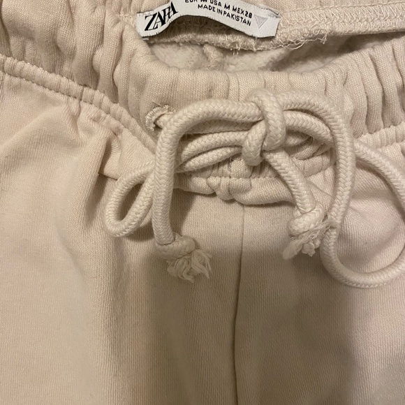 Medium Zara cargo sweatpants. Only worn a few times - Picture 2 of 2